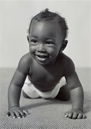 simsearch:846-06112211,k - 1940s - 1950s SMILING AFRICAN-AMERICAN BABY CRAWLING Foto de stock - Con derechos protegidos, Código: 846-05647723