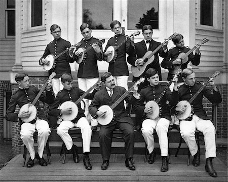 simsearch:846-02797866,k - 1890s - 1900s GROUP YOUNG MEN PLAYING BANJOS AND GUITARS IN STRING ORCHESTRA Stock Photo - Rights-Managed, Code: 846-05647781