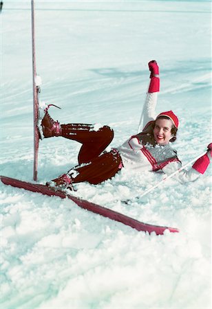 1940s - 1950s WOMAN ON SKIS FALLING IN SNOW Foto de stock - Con derechos protegidos, Código: 846-05647824