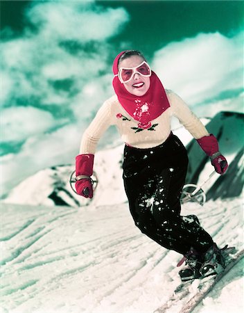 1940s - 1950s SMILING WOMAN SKIING DOWNHILL WEARING GOGGLES RED HOOD AND RED GLOVES Foto de stock - Con derechos protegidos, Código: 846-05647821