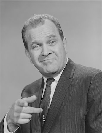 simsearch:846-05647277,k - 1950s - 1960s PORTRAIT MAN WEARING SUIT TIE SMILING POINTING FINGER LOOKING AT CAMERA Stock Photo - Rights-Managed, Code: 846-05647935