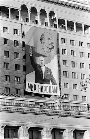 poster - 1960s MURAL OF NIKITA KHRUSHCHEV & LENIN ON HOTEL MOSCOW USSR RUSSIA Stock Photo - Rights-Managed, Code: 846-05648095