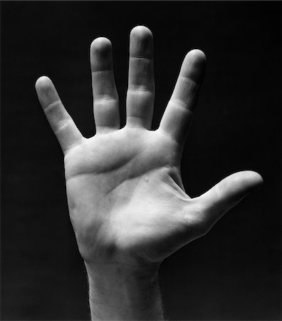 palmo - 1930s PALM OF MAN'S HAND GESTURE OF STOP HALT Fotografie stock - Rights-Managed, Codice: 846-05648110