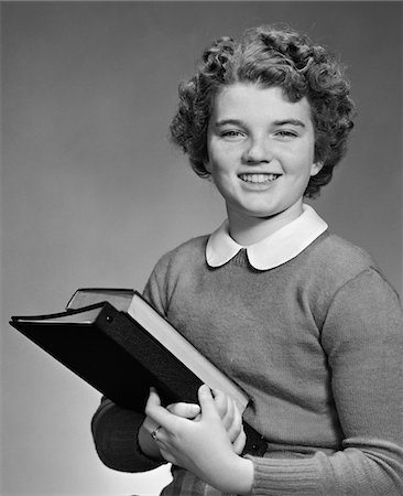 simsearch:846-02793460,k - 1940s - 1950s ADOLESCENT TEEN GIRL SMILING PORTRAIT HOLDING SCHOOL BOOKS Stock Photo - Rights-Managed, Code: 846-05648284