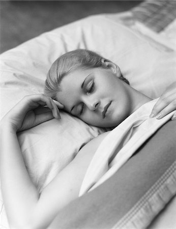 1930s SLEEPING BLOND WOMAN EYES CLOSED HEAD RESTING ON PILLOW IN BED Stock Photo - Rights-Managed, Code: 846-05648326