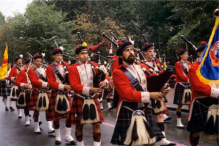 simsearch:846-05647688,k - 1970s BICENTENNIAL PARADE SCOTTISH BAGPIPE BAND WEARING KILTS Stock Photo - Rights-Managed, Code: 846-06111744