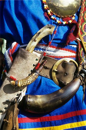 DETAIL OF ANTIQUES KNIFE POWDER HORN AT SEMINOLES BILLIE SWAMP SAFARI FLORIDA Foto de stock - Con derechos protegidos, Código: 846-06111756