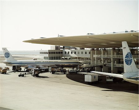 simsearch:862-03731582,k - 1960s VIEW OF PAN AMERICAN INTERNATIONAL TERMINAL AND AIRPLANES TRAVEL VACATION BUSINESS Foto de stock - Con derechos protegidos, Código: 846-06112007