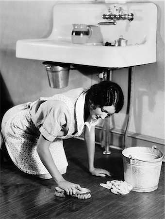 simsearch:700-06714077,k - 1920s WOMAN ON HANDS & KNEES WITH BUCKET & BRUSH SCRUBBING HARDWOOD FLOOR Stock Photo - Rights-Managed, Code: 846-06112237