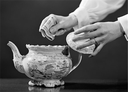 simsearch:846-02795858,k - 1950s WOMAN'S HANDS PUTTING WAD OF CASH IN TEAPOT Stock Photo - Rights-Managed, Code: 846-06112487