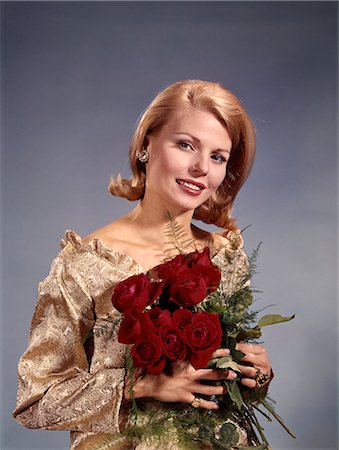 simsearch:846-02797122,k - 1970s BLOND WOMAN HOLDING BOUQUET OF RED ROSES WEARING GOLD LAME DRESS Stock Photo - Rights-Managed, Code: 846-07760717