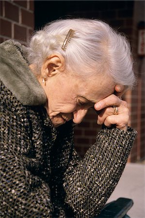 sad old lady - 1980s OLDER WOMAN HOLDING HEAD IN HAND Stock Photo - Rights-Managed, Code: 846-07760736