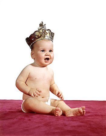 simsearch:846-09085312,k - 1960s SITTING BABY WEARING CROWN TIARA AND DIAPER KING OR QUEEN Fotografie stock - Rights-Managed, Codice: 846-08030376