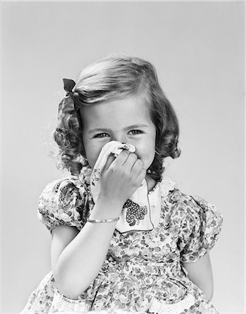 smelly - 1940s LITTLE GIRL BLOWING HER NOSE WITH CLOTH HANDKERCHIEF Stock Photo - Rights-Managed, Code: 846-08226048