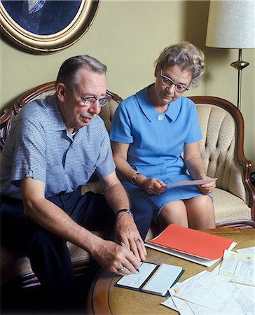 paying bill retro - 1970s ELDERLY COUPLE PAYING BILLS Stock Photo - Rights-Managed, Code: 846-08512732