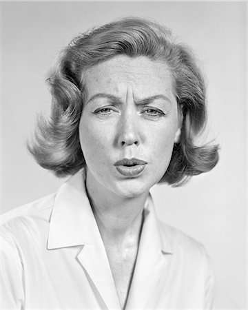 simsearch:846-08639490,k - 1950s 1960s PORTRAIT WOMAN SYMPATHETIC CONCERNED FACIAL EXPRESSION LOOKING AT CAMERA Foto de stock - Con derechos protegidos, Código: 846-08639508