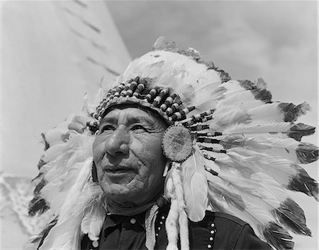 1960s PORTRAIT CHIEF GULL STONEY SIOUX NATIVE AMERICAN MAN WEARING FEATHERED HEADDRESS MORLEY RESERVATION ALBERTA CANADA Stock Photo - Rights-Managed, Code: 846-08639524