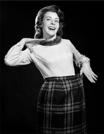 fünfzig - 1950s PORTRAIT WOMAN WITH FUR COLLAR STRETCHING SKIRT SHOWING WEIGHT LOSS Stockbilder - Lizenzpflichtiges, Bildnummer: 846-08639572