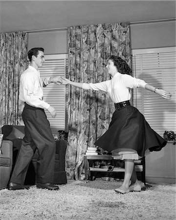 simsearch:846-08512687,k - 1950s TEEN BOY AND GIRL JITTERBUG DANCING TO ROCK AND ROLL MUSIC IN LIVING ROOM Foto de stock - Con derechos protegidos, Código: 846-08721087