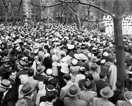 simsearch:846-06112043,k - 1950s EASTER SUNDAY CROWD RITTENHOUSE SQUARE PHILADELPHIA PENNSYLVANIA USA Foto de stock - Con derechos protegidos, Código: 846-09012731