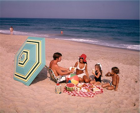 summer season - 1970s FAMILY EATING PICNIC AT OCEAN BEACH Stock Photo - Rights-Managed, Code: 846-09012824