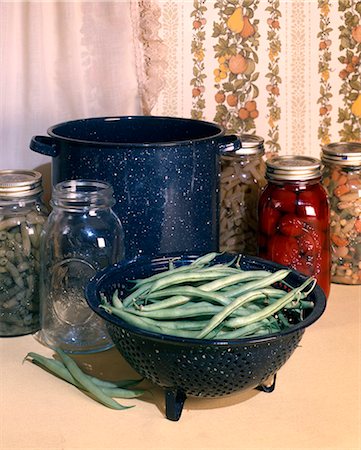 simsearch:846-03164472,k - STRING BEANS KITCHEN TABLETOP COOKING STILL LIFE CANNING IN GLASS JARS BLUE ENAMEL POT AND COLANDER Stock Photo - Rights-Managed, Code: 846-09012882