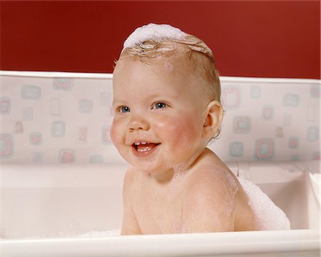 1960s HAPPY BABY IN BATH WITH SOAP SUDS ON TOP OF HEAD Stock Photo - Rights-Managed, Code: 846-09161453