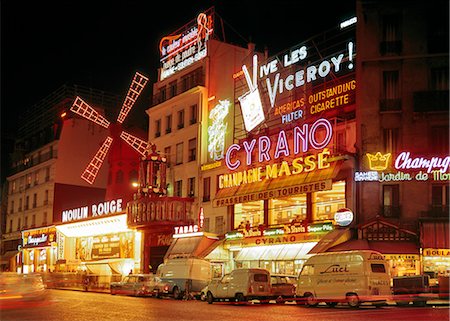 1960s NIGHT SCENE MOULIN ROUGE PIGALLE DISTRICT PARIS FRANCE Foto de stock - Con derechos protegidos, Código: 846-09161515