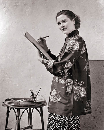 simsearch:846-05648154,k - 1930s 1940s WOMAN ARTIST WEARING SMOCK DRAWING PENCIL SKETCHING LOOKING AT CAMERA Stock Photo - Rights-Managed, Code: 846-09181465
