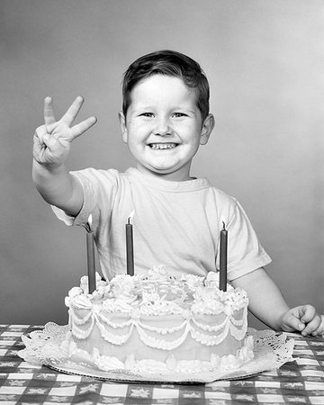 finger up - 1950s PROUD SMILING BOY LOOKING AT CAMERA WITH BIRTHDAY CAKE HOLDING UP THREE FINGERS FOR HIS AGE Stock Photo - Rights-Managed, Code: 846-09181694