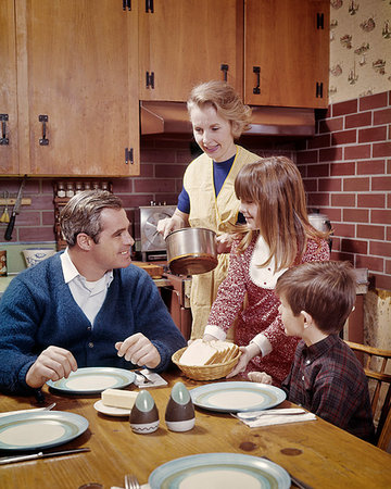 simsearch:846-05646255,k - 1960s 1970s MOTHER ABOUT TO SERVE FAMILY AT TABLE IN KITCHEN READY TO EAT Stock Photo - Rights-Managed, Code: 846-09181753