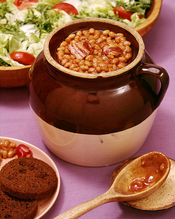 simsearch:846-02794723,k - 1950s COMFORT FOOD BOSTON BAKED BEANS IN BROWN CROCK WITH ROUND BROWN BREAD AND SALAD Stock Photo - Rights-Managed, Code: 846-09181765