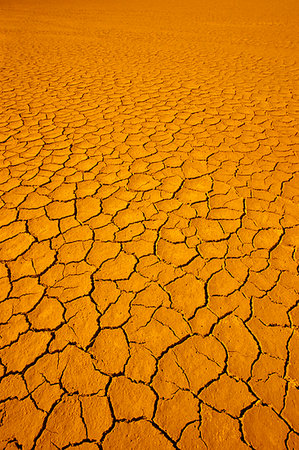 simsearch:600-02886346,k - 1980s DRY CRACKED DESERT DIRT Stock Photo - Rights-Managed, Code: 846-09181827