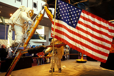 2000s NATIONAL AIR AND SPACE MUSEUM 1969 MOON LANDING EXHIBIT WASHINGTON DC USA Foto de stock - Con derechos protegidos, Código: 846-09181846