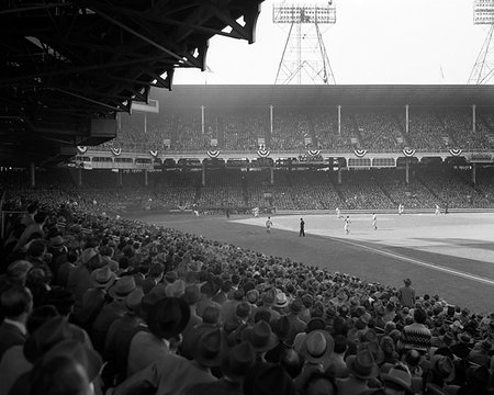 simsearch:846-09181963,k - 1940s 1947 BASEBALL WORLD SERIES AT EBBETS FIELD NEW YORK CITY SUBWAY SERIES YANKEES VS BROOKLYN DODGERS NYC USA Photographie de stock - Rights-Managed, Code: 846-09181951