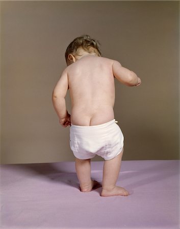 BABY with DROOPY DIAPER Stock Photo - Rights-Managed, Code: 846-02794005