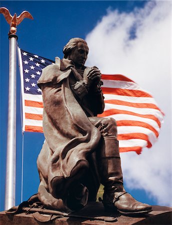 STATUE OF GEORGE WASHINGTON AND AMERICAN FLAG Stock Photo - Rights-Managed, Code: 846-02794399