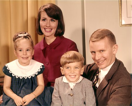 simsearch:846-02793852,k - 1960s PORTRAIT OF MOTHER AND FATHER WITH SON AND DAUGHTER MAN WOMAN BOY GIRL Stock Photo - Rights-Managed, Code: 846-02794456