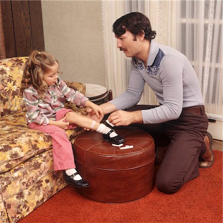 FATHER HELPING DAUGHTER WITH A CUT ON KNEE Stock Photo - Rights-Managed, Code: 846-02794577