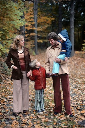 1980s FAMILY MOTHER FATHER CHILDREN WALKING IN AUTUMN WOODS Stock Photo - Rights-Managed, Code: 846-02794587