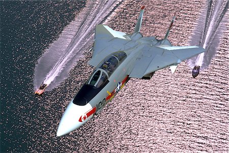 simsearch:846-03163699,k - USN F-14 TOMCAT FLYING OVER WATER Stock Photo - Rights-Managed, Code: 846-02794650