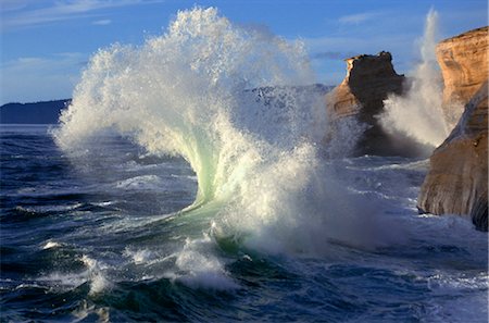 seascape - WAVE CRASHING NEAR ROCK CAFE KIWANDA, PACIFIC CITY OREGON Foto de stock - Con derechos protegidos, Código: 846-02794667