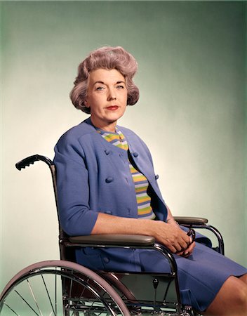 simsearch:846-02794863,k - 1960s PORTRAIT OF SENIOR WOMAN SITTING IN WHEELCHAIR Foto de stock - Con derechos protegidos, Código: 846-02794719