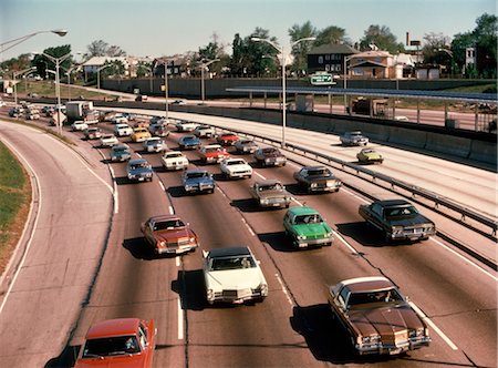 simsearch:846-02795606,k - 1970 1970s TRAFFIC KENNEDY EXPRESSWAY CHICAGO IL EXPRESS LANE PARALLEL COMMUTER TRAIN TRACKS COMMUTERS Stock Photo - Rights-Managed, Code: 846-02794817