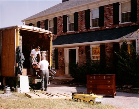 simsearch:846-02794816,k - 1970s 2 MEN WORKERS MOVERS LOAD UNLOAD BACK OF TRUCK MOVING VAN FURNITURE HOUSE NEW BRICK HOME PACK PACKING LOADING Stock Photo - Rights-Managed, Code: 846-02794856