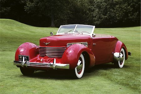 1930s 1936 RED CORD CONVERTIBLE TOP DOWN ON GREEN GRASSY LAWN CLASSIC VINTAGE CAR CARS AUTOMOBILES Foto de stock - Con derechos protegidos, Código: 846-02794870