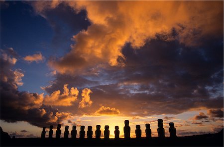 AHU TONGARIKI MOAI SUNRISE ILE DE PÂQUES AU CHILI Photographie de stock - Rights-Managed, Code: 846-02795044