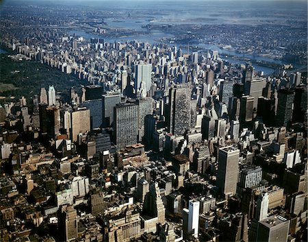 1970s RETRO NYC MIDTOWN MANHATTAN CENTRAL PARK GENERAL MOTORS TIME LIFE SPERRY RAND RCA SKYLINE Stock Photo - Rights-Managed, Code: 846-02795056