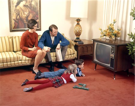 simsearch:846-02795222,k - 1960s FAMILY MAN FATHER WOMAN MOTHER BOY SON AND GIRL DAUGHTER IN LIVING ROOM WATCHING TV TOGETHER Stock Photo - Rights-Managed, Code: 846-02795221