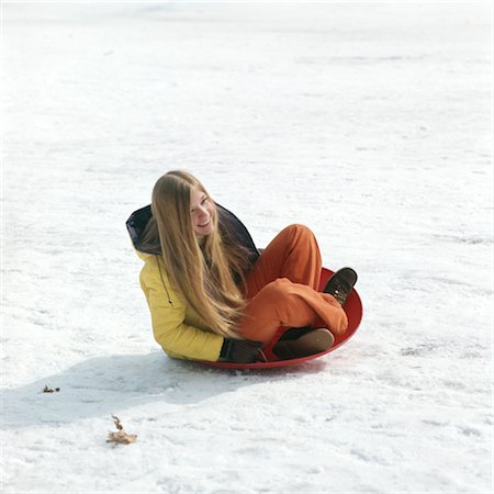 GIRL ON SLED Foto de stock - Con derechos protegidos, Código: 846-02795239